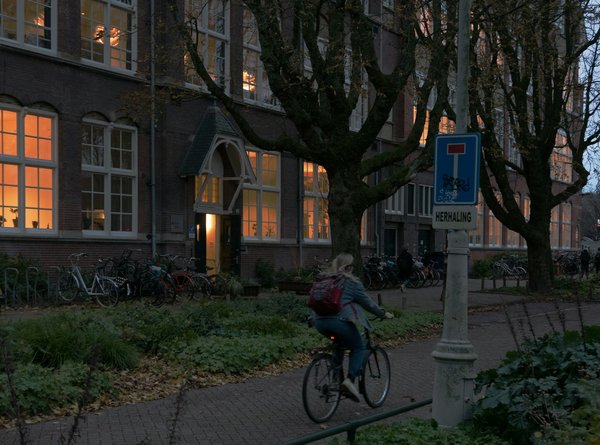 How to accurately assess the impact of local schools on UK property prices?